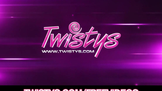 Loira Linda Twistys