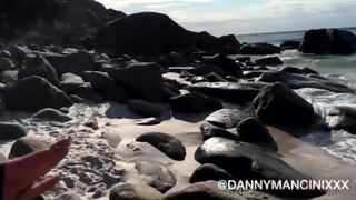 Danny Mancini dando na praia