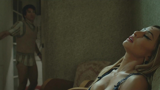 Sabrina Sato atuando em cena de sexo no filme o Concurso