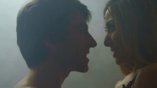 Sabrina Sato atuando em cena de sexo no filme o Concurso