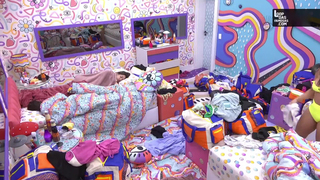 BBB22: Larissa Tomásia pagou peitinho