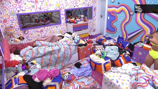 BBB22: Larissa Tomásia pagou peitinho