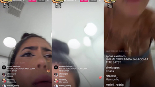 Mc Mirella sem calcinha na Live.