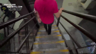 BRAZILIAN HOTWIFE aprontando no mercadao