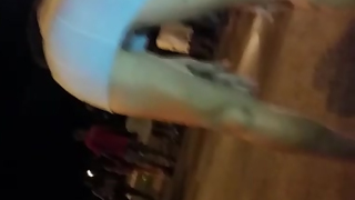 Safada dançando sem calcinha