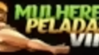 Acompanhante Mel mostrando o grelho enorme.