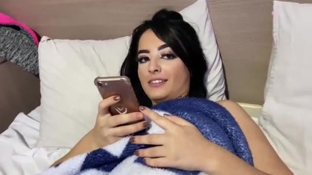 Duda pimentinha transando com anão pirocudo...