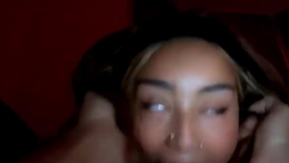 Novinha fazendo boquete