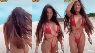 Bianca Anchieta na praia...