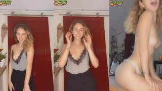 Loirinha sentando no consolo...