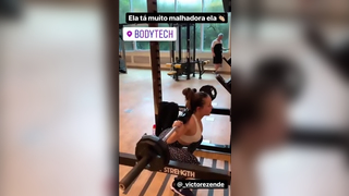 Larissa Manoela pagando peitinho caiu na net