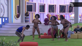 BBB22 Jessilane Alves, Natalia Deodato e Linn topless pulam na piscina