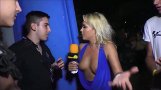 Jenny Scordamaglia fazendo entrevista Peladinha