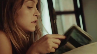 Carla Diaz nua no filme A Menina Que Matou os Pais
