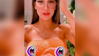 Mayra Cardi gata Fitness mostrando os peitos