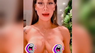 Mayra Cardi gata Fitness mostrando os peitos