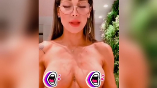 Mayra Cardi gata Fitness mostrando os peitos