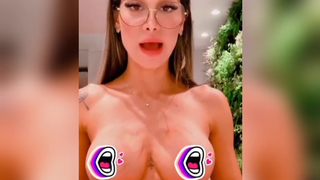 Mayra Cardi gata Fitness mostrando os peitos