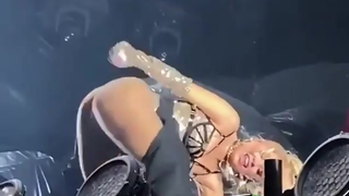 Luísa Sonza mostrando a bunda Part 2