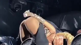 Luísa Sonza mostrando a bunda Part 2