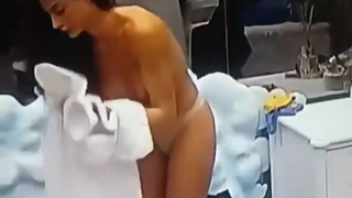 Mari se descuido e mostrou demais no BBB