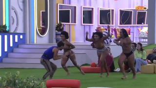 AS PARTICIPANTES DO BBB22 LINNA , JESSILANE E NATALIA CORRERAM PRA PISCINA COM OS SEIOS DE FORA