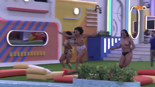 AS PARTICIPANTES DO BBB22 LINNA , JESSILANE E NATALIA CORRERAM PRA PISCINA COM OS SEIOS DE FORA