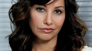 Gina Gershon dançando nua no filme - Showgirls