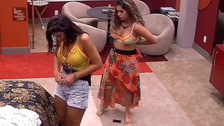 Giselly mostrou os peitos no bbb20