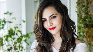 Tainá Müller atriz famosa pelada no banho