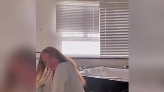 Luisa Sonza mostrando a bunda gigante
