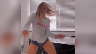 Luisa Sonza mostrando a bunda gigante