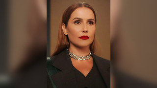 Deborah Secco dando uma mamadinha gostosa