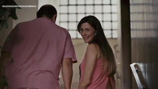 Deborah Secco dando uma mamadinha gostosa