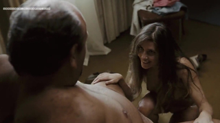 Deborah Secco dando uma mamadinha gostosa
