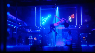 Fiorella Gelli Mattheis fazendo striptease
