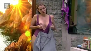 Marcela do bbb20 pagando peitinho