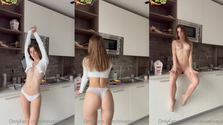 Ninfetinha russa Irina Sivalnaya peladinha...