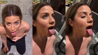 Gatinha de olhos azuis esperando o leitinho...
