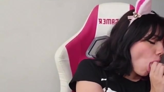 E Girl Tricia mamando...