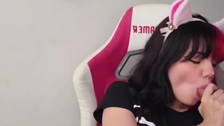 E Girl Tricia mamando...