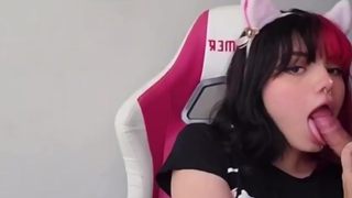 E Girl Tricia mamando...