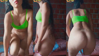Morena botando a calcinha