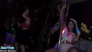 Safadas no pole dance da casa de swing Marrakesh