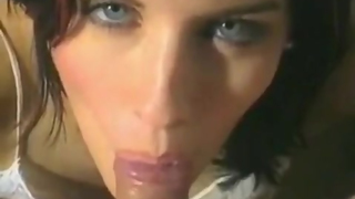 Morena gata 90s clássica