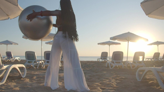 MEL ACTION PAINTING - BLACK SEA BEACH - FITNESS BALL (Academia na praia)