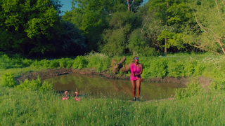 S5 E9 - MEL ACTION PAINTING - EPPING FOREST (UK)