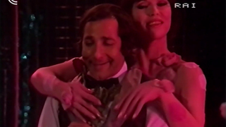 ROSA FUMETTO dançarina da CRAZY HORSE PARIS na RAI 2