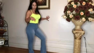 Brunette big ass big tits in jeans