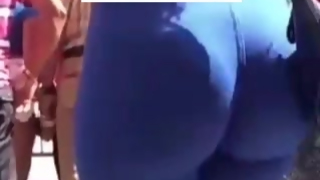 BRUNETTE BIG ASS IN BLUE PANTS